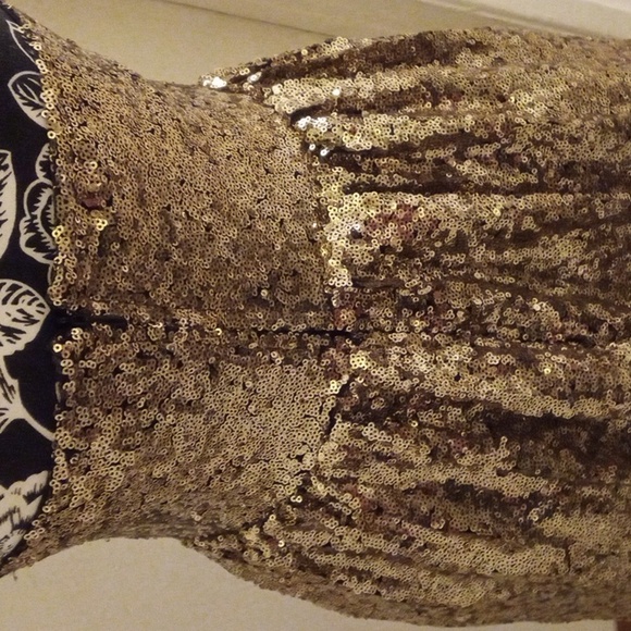 All That Glitters Is Gold - Picture 3 of 10